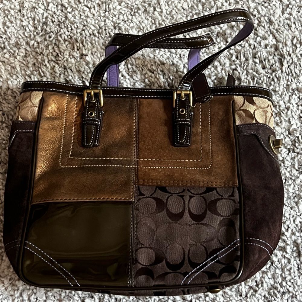 Coach purse. Belongs to my gf and was in storage but she doesn’t want anymore